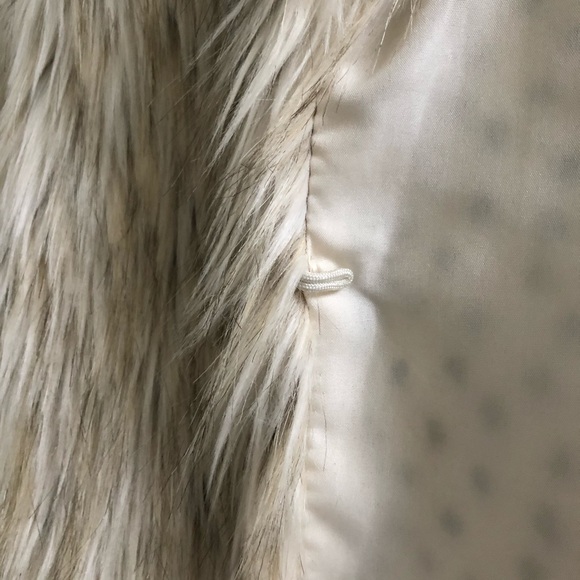 BB Dakota Faux Fur Vest - Picture 10 of 10